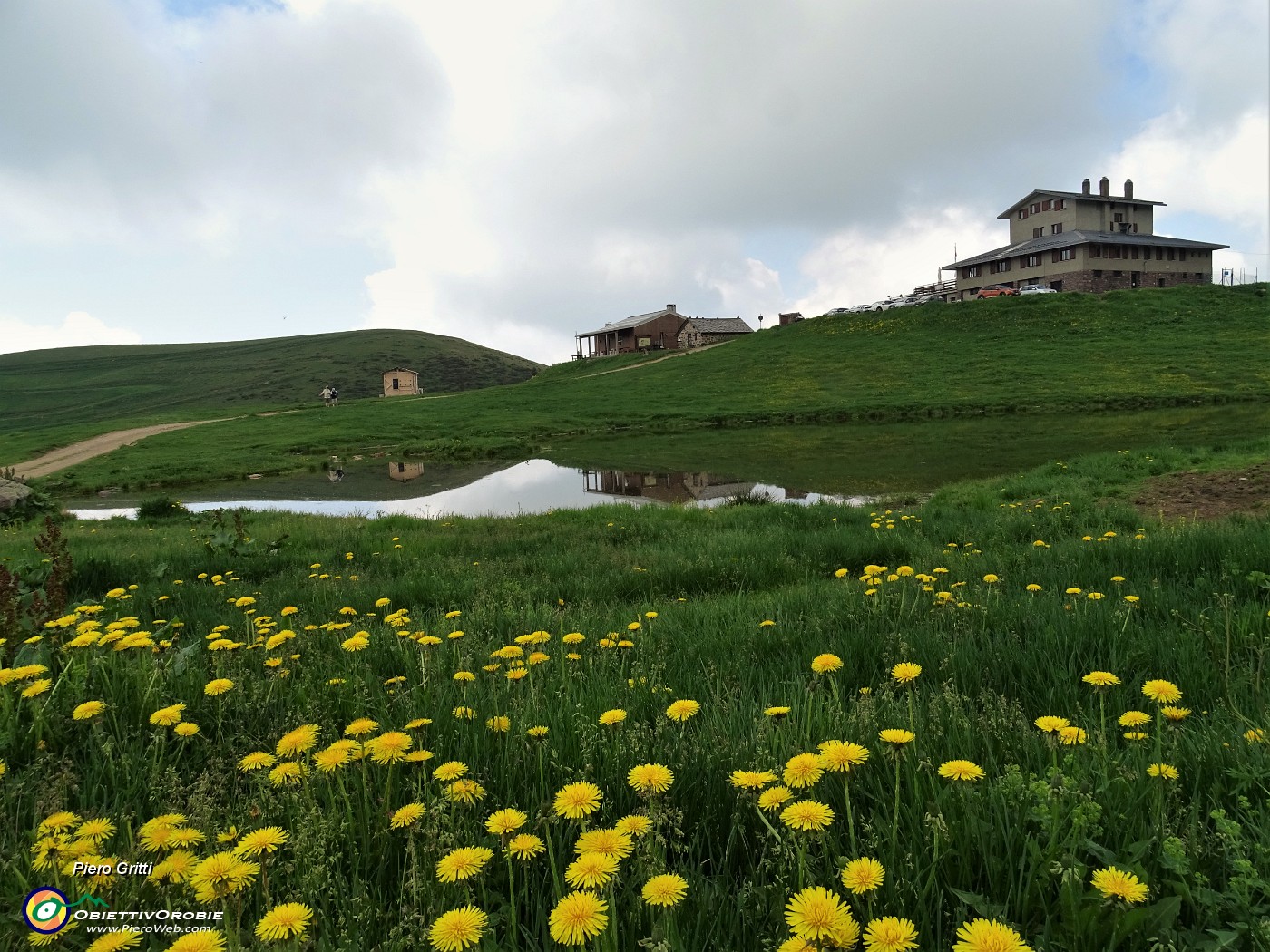 12 Partenza dai Piani dell'Avaro (Albergo Monte Avaro-1704 m).JPG